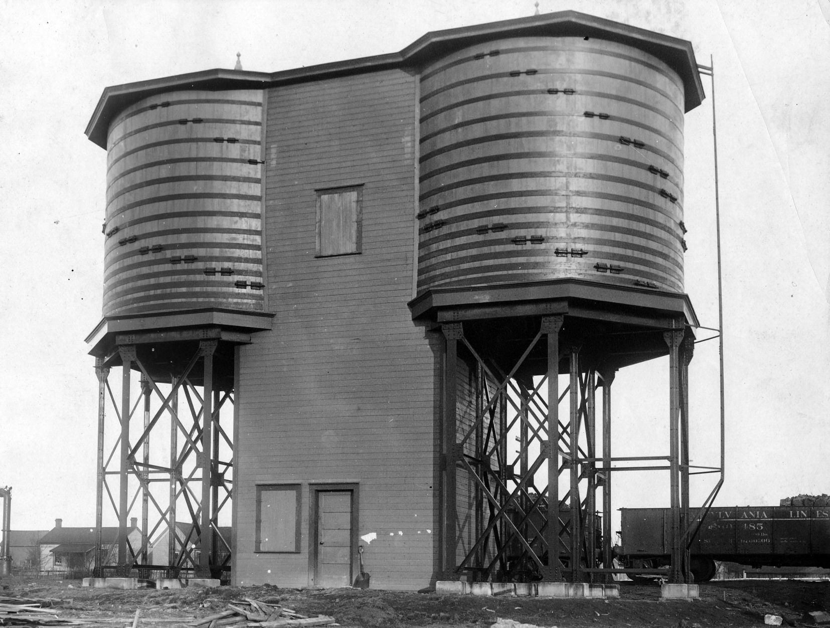 Illinois Central water tank 1907.jpg